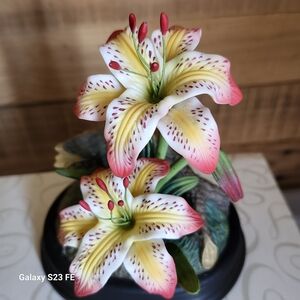 San Francisco Music boxCo.   Lillies Sculpture Music Box